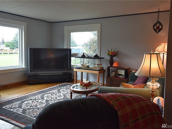 4th image of 7975 Pine Ave SE