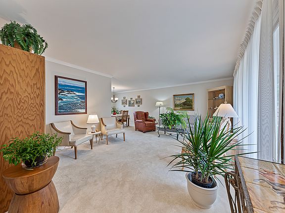 5th image of 15314 Saint James Dr