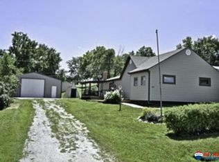 305 North St, Pickrell, NE 68422