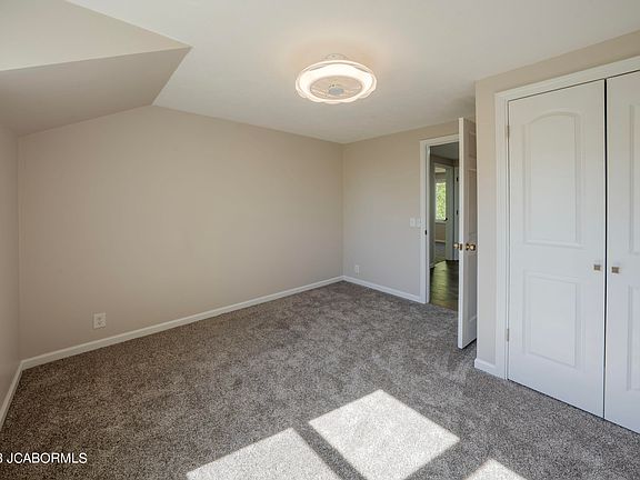 4th image of 222 Michelle Dr