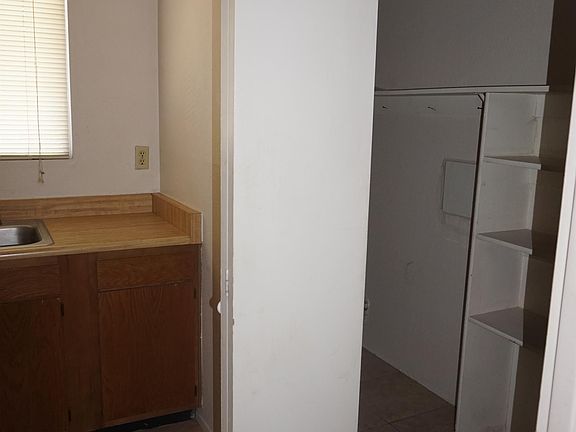 3rd image of 2888 N Park Ave