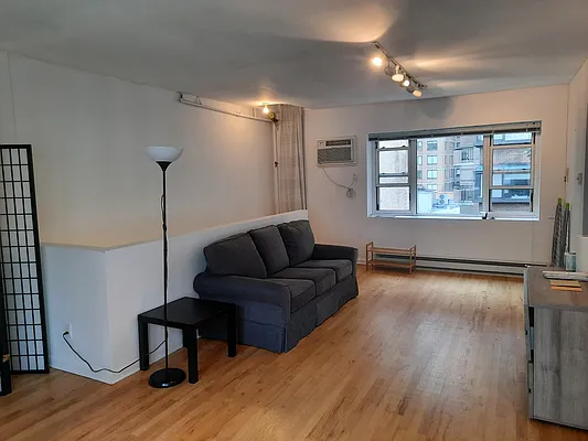 Rented by Green Line Realty | media 11