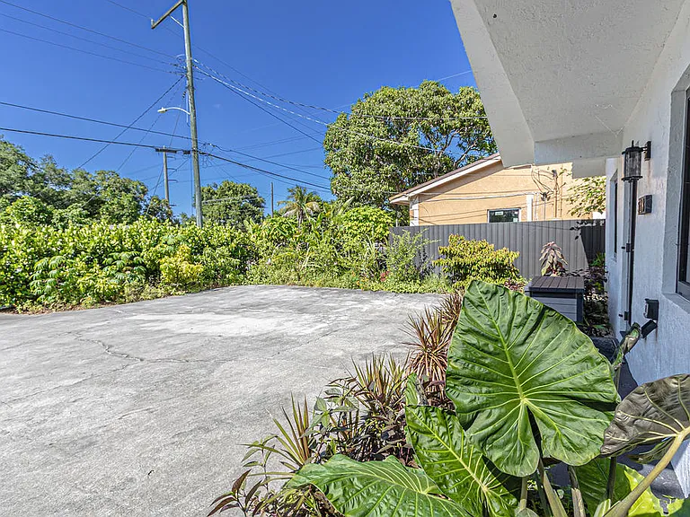 518 NW 94th St — Photo 28