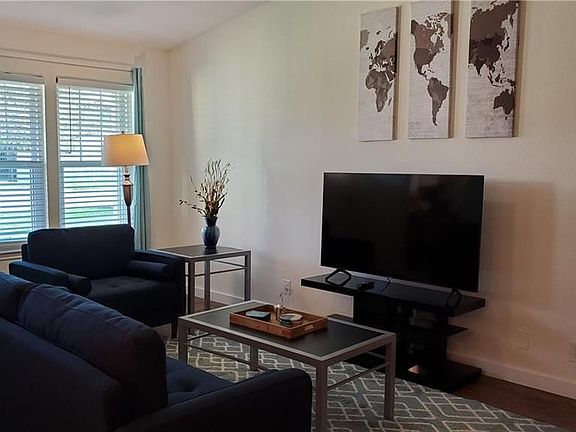 4th image of 508 Country Aire Dr