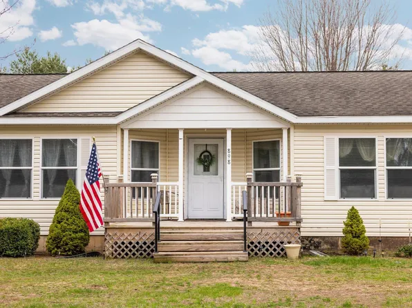 898 Leya Ln, Beulah, MI 49617