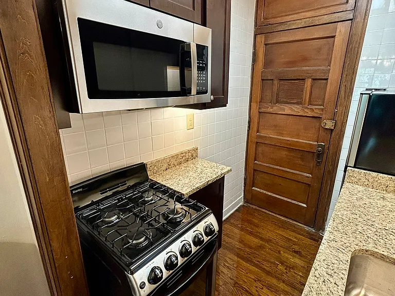 520 W Belden Ave — Photo 43