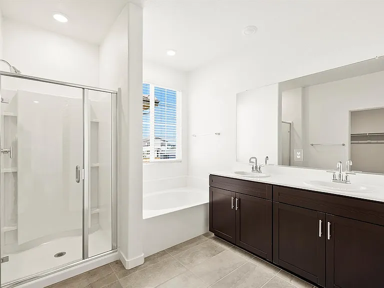 656 Channel Cir — Photo 10