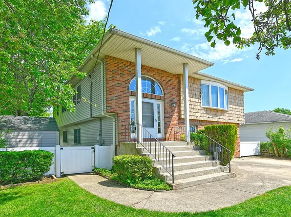 64 S Nassau Street, Bethpage, NY 11714