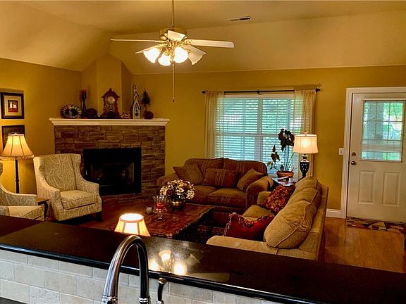 5th image of 653 Weston Cir