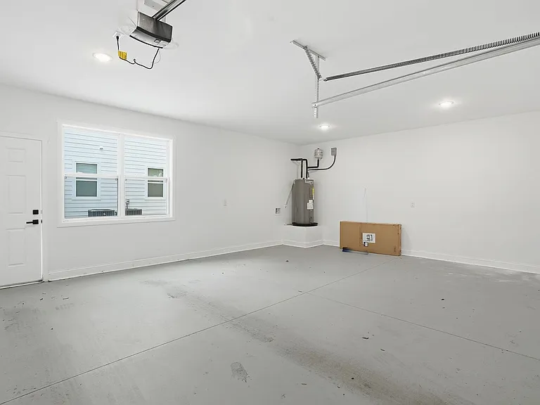 912 E Henry St — Photo 21