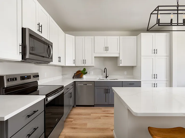 Apex at Verona Kitchen | Townhomes