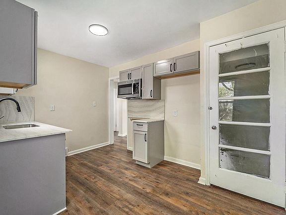 4th image of 7492 Beaverland Ave