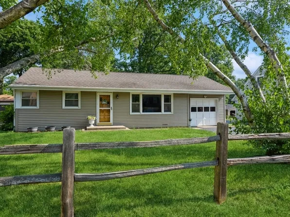 17930 W Greentree Rd, Grayslake, IL 60030