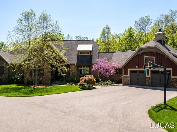 3541 54th St, Hamilton, MI 49419