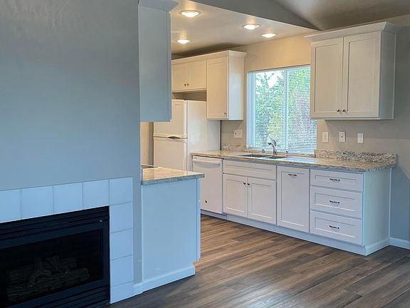 5th image of 5920 E B St