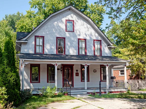 194 Moross Rd, Grosse Pointe Farms, MI 48236