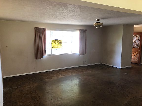 4th image of 842 E 8th St