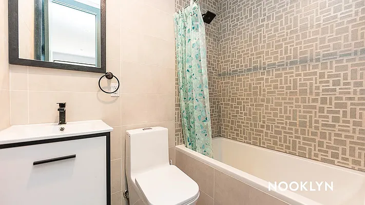 Rented by PREMIUM US INC | media 1