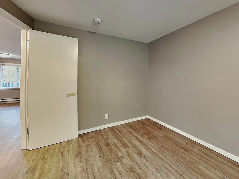 102 Summit Ave N #10 — Photo 6