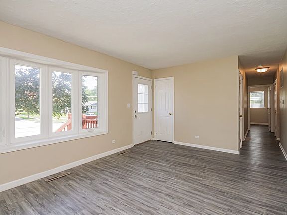 2nd image of 529 E Fullerton Ave
