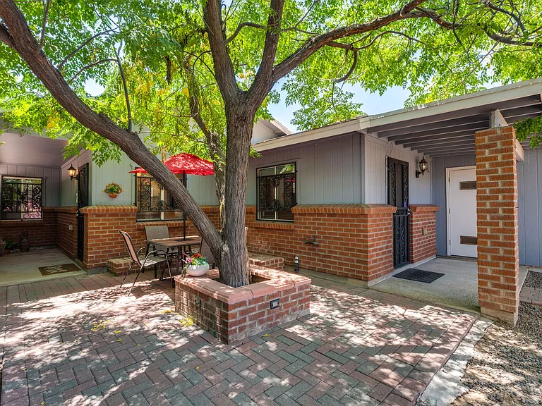 2724 N Gill Ave — Photo 7