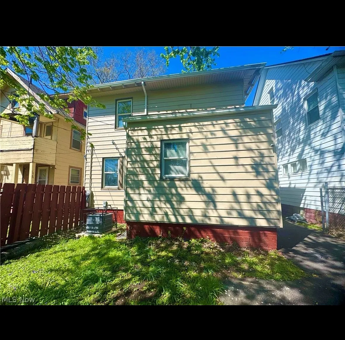 9606 Parmelee Ave — Photo 3