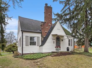 2396 Montroyal Ave, Waterford, MI 48328