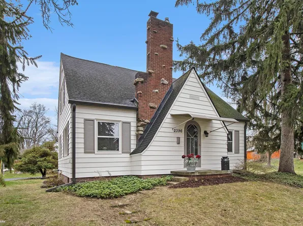 2396 Montroyal Ave, Waterford, MI 48328