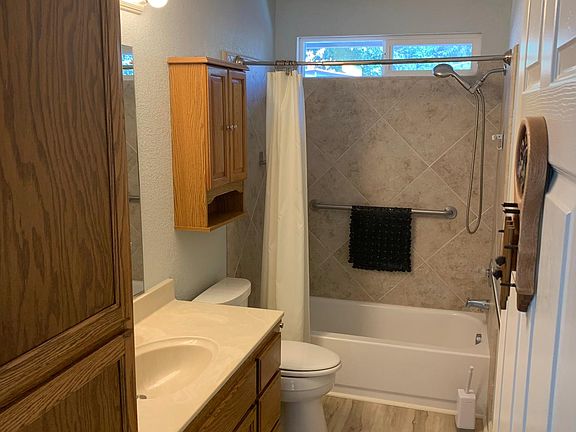 5th image of 310 El Vista Ave #B
