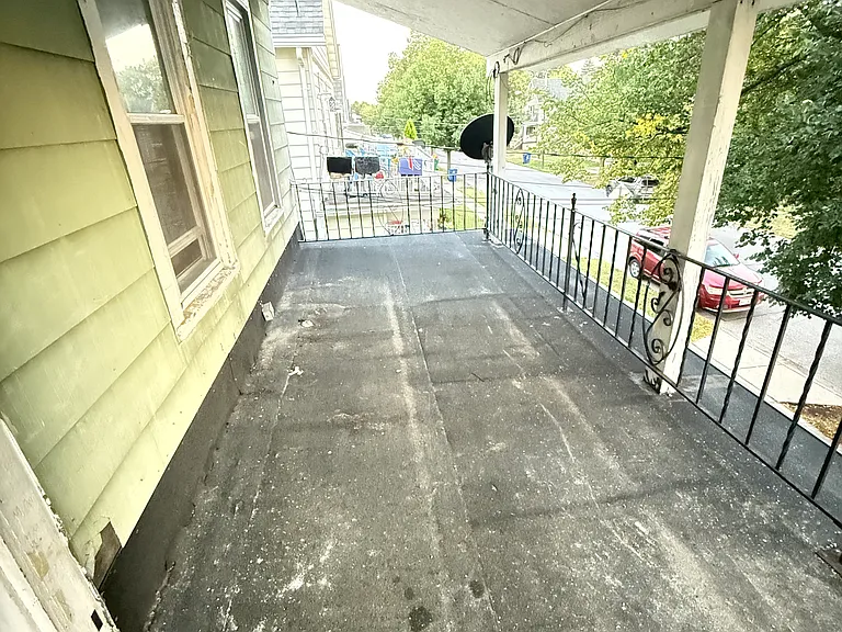 221 Sprenger Ave — Photo 5
