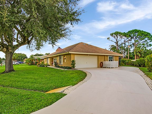 4th image of 2361 SE Bordeaux Ct