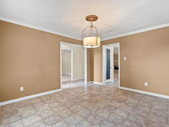 4th image of 802 Riverside Dr