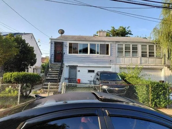 6945 Bayfield Ave, Arverne, NY 11692
