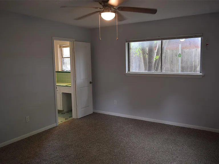 9902 Tolman St — Photo 5