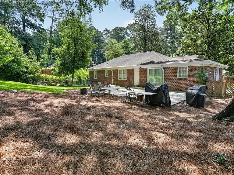 388 Lakemoore Dr NE — Photo 30