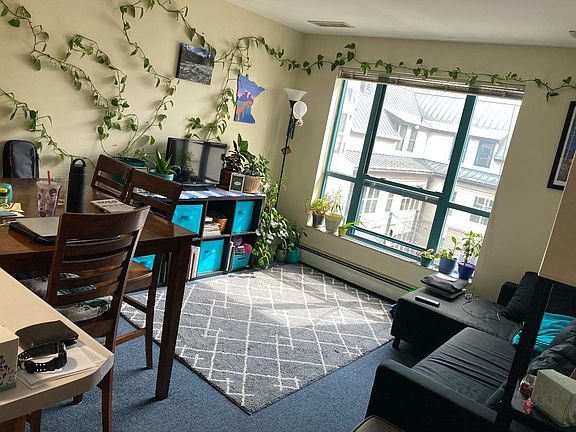 3rd image of 609 Oak St SE #3-9