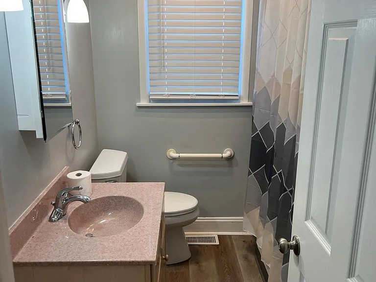 1625 Everett Ave — Photo 11