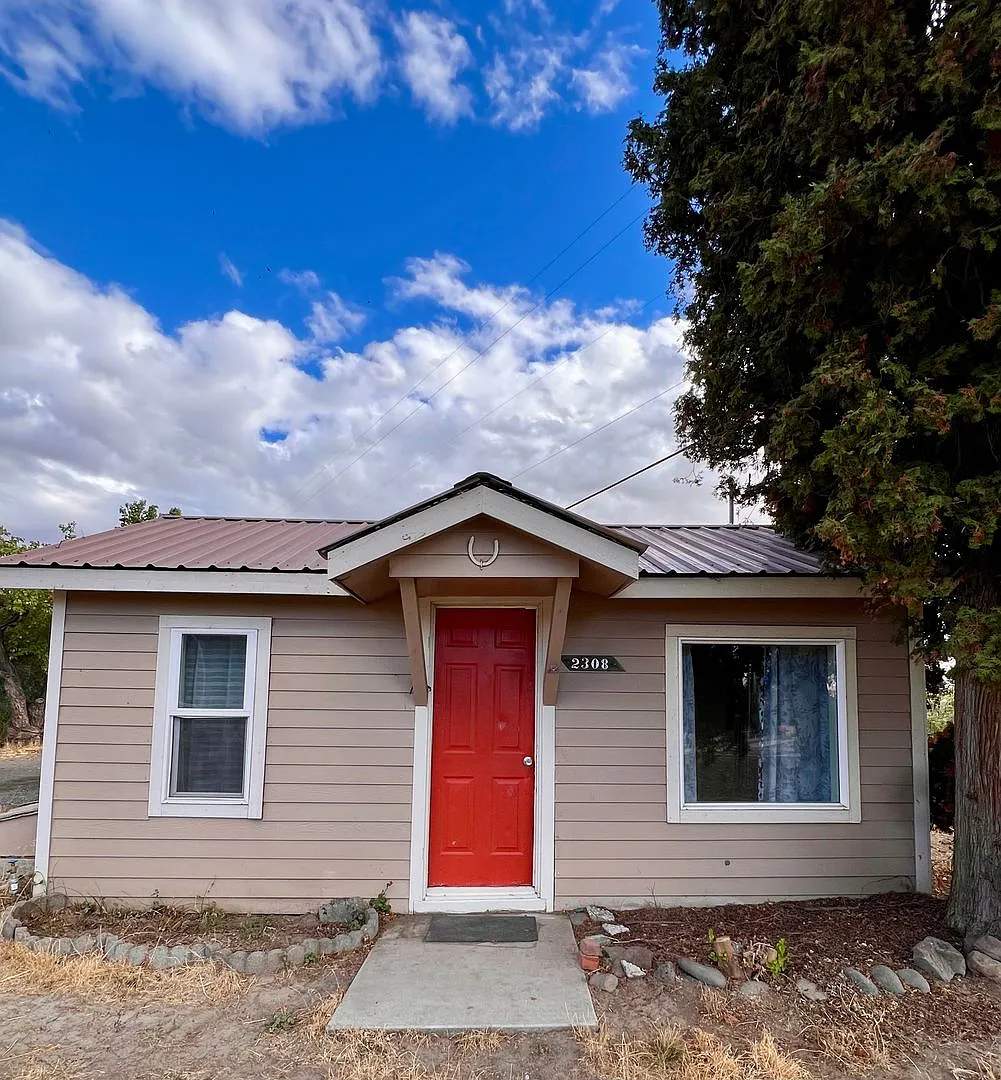 Non-Refundable & Security Deposit Total: $925.00 — Photo 1