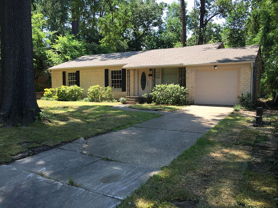 1st image of 1304 Dogwood St
