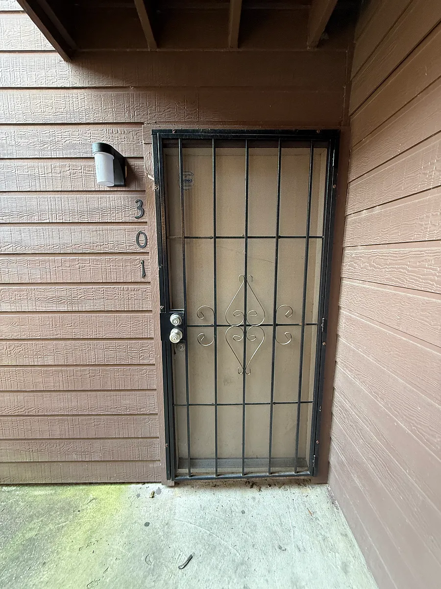 Building Photo - 12905 Woodforest Blvd #301