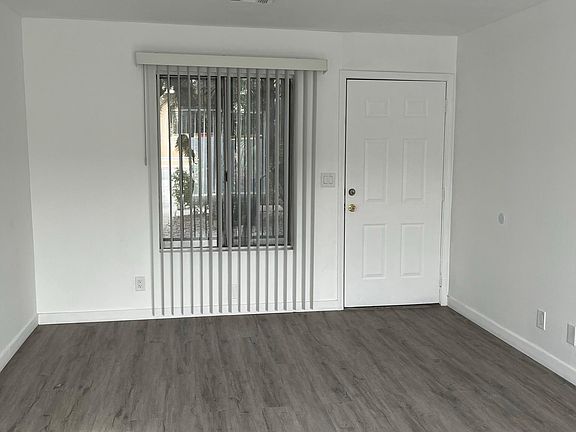 4th image of 6041 Bromley Ave