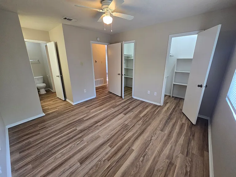 2615 Pecan Knoll St #B — Photo 14