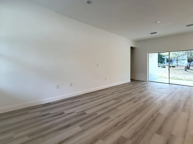 16437 SW 27th Cir — Photo 5
