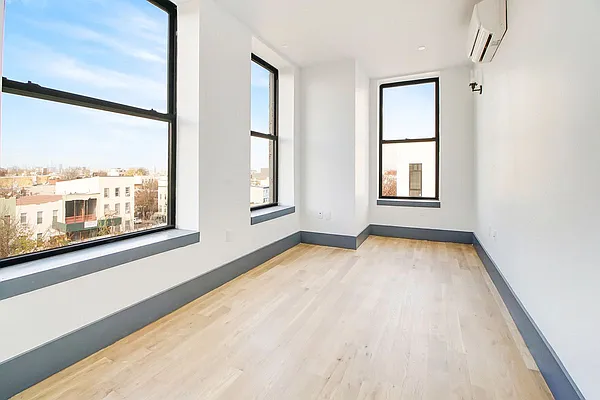 Rented by EXR | media 38