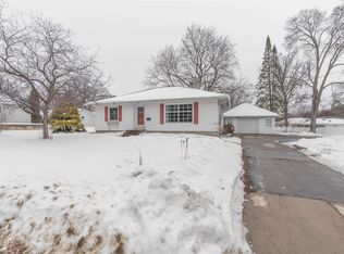 2214 Hickory Ln, Cedar Falls, IA 50613