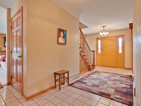3rd image of 530 Machelle Dr