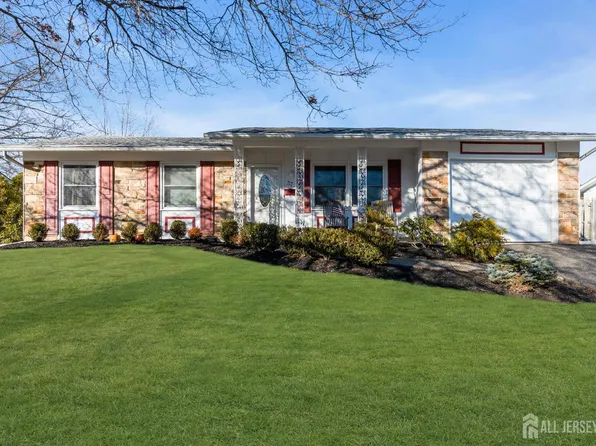 37 10th Ave, Monroe Township, NJ 08831