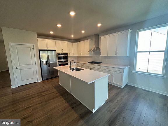 4th image of 160 Lilac Ct