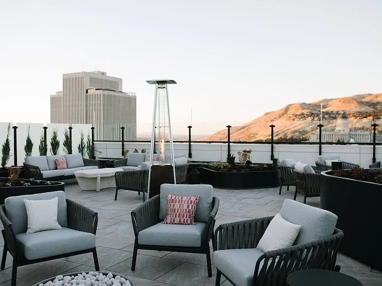 Seraph Luxury Downtown Apartments — Photo 22