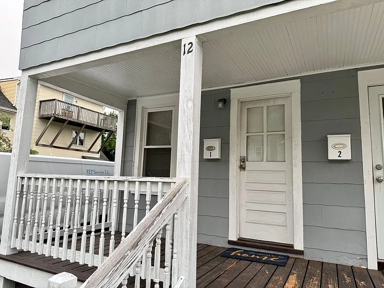 12 Sniffen St — Photo 3